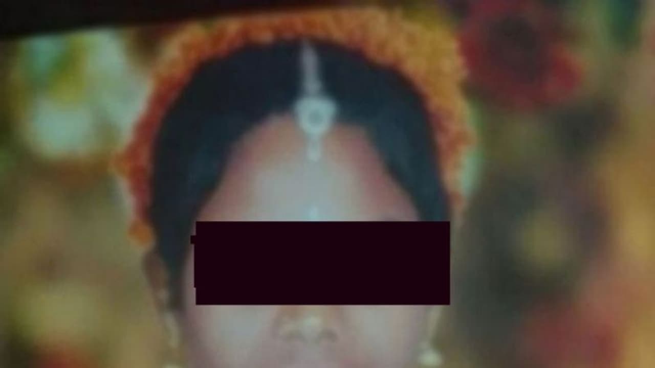 శ్రావణి హత్య కేసులో నిర్లక్ష్యం, ఎస్సై వెంకటేష్ సస్పెన్షన్: సీపీ మహేశ్ భగవత్ శ్రావణి హత్య కేసులో నిర్లక్ష్యం, ఎస్సై వెంకటేష్ సస్పెన్షన్: సీపీ మహేశ్ భగవత్