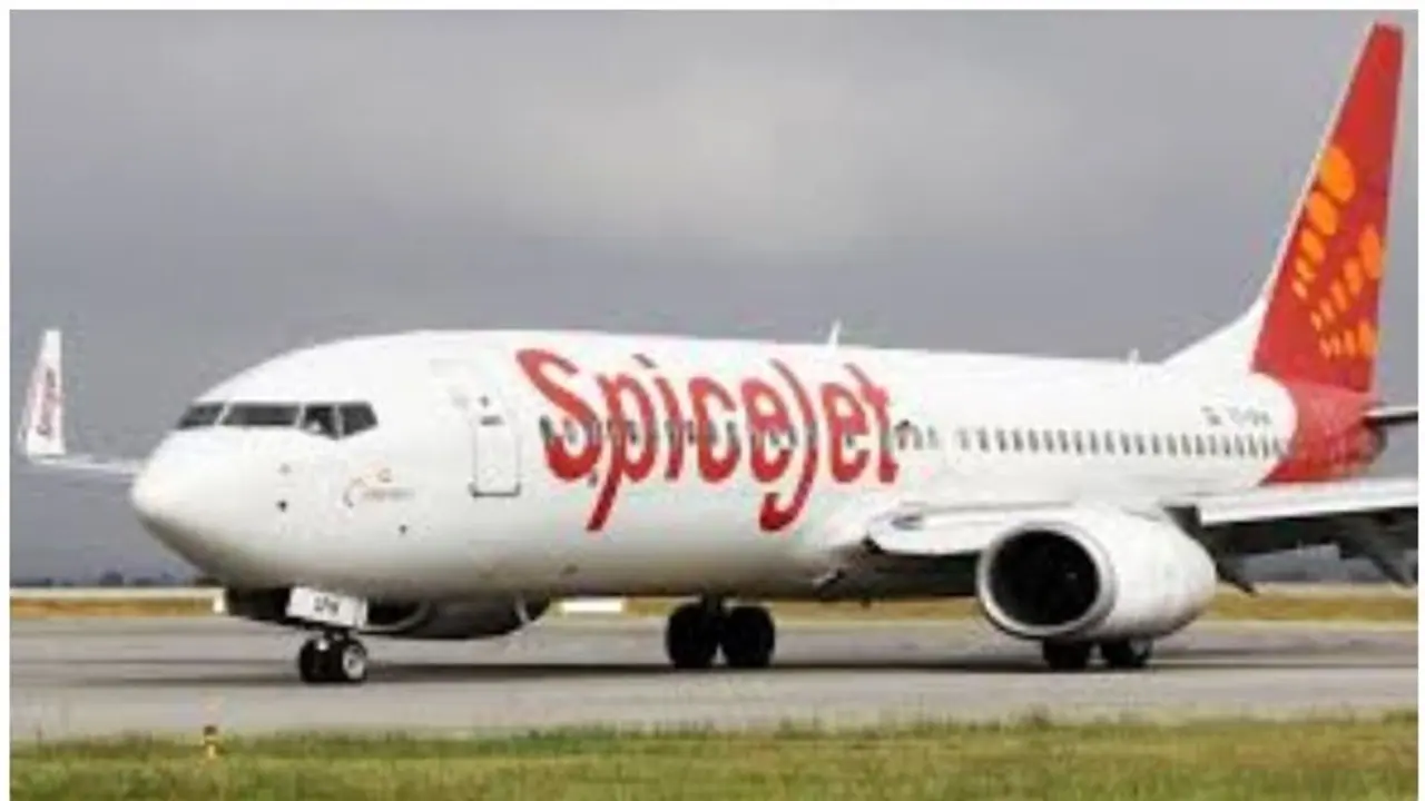 'പുക ഉയർന്നപ്പോൾ പ്രാർഥിക്കാൻ പറഞ്ഞു, വീഡിയോ എടുക്കുന്നതിൽ നിന്ന് വിലക്കി'; ദുരനുഭവം വിവരിച്ച് യാത്രക്കാര് 'പുക ഉയർന്നപ്പോൾ പ്രാർഥിക്കാൻ പറഞ്ഞു, വീഡിയോ എടുക്കുന്നതിൽ നിന്ന് വിലക്കി'; ദുരനുഭവം വിവരിച്ച് യാത്രക്കാര്