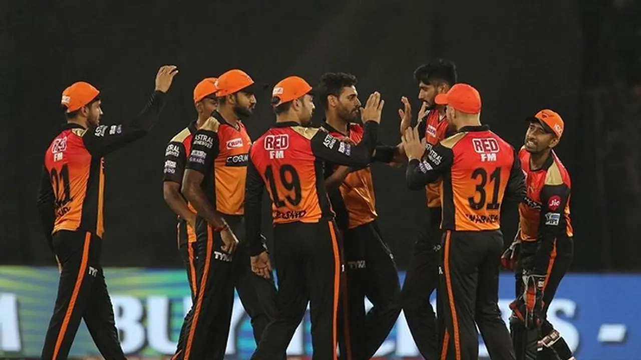 அதிரடி வீரர்களையே அசால்ட்டா தூக்கிப்போட்ட சன்ரைசர்ஸ்.. கழட்டிவிட்ட, தக்கவைத்த வீரர்களின் முழு பட்டியல்