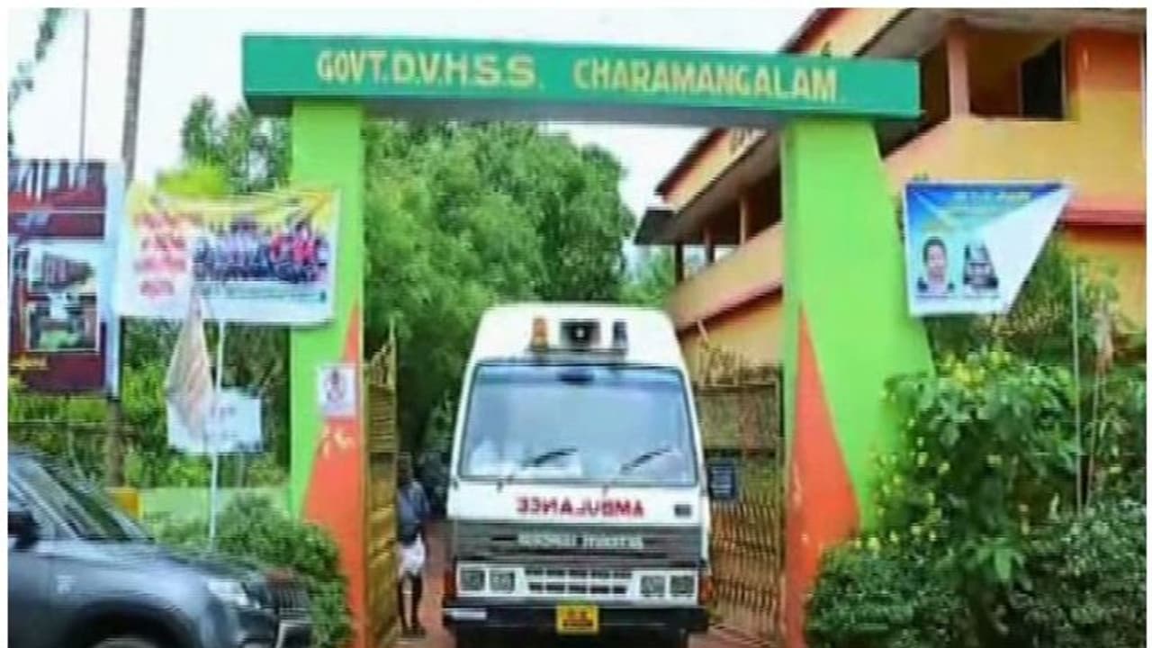 പൊലീസിന്റെ പിഎസ്സി കായിക ക്ഷമതാ പരീക്ഷയില് ആള്മാറാട്ടം പൊലീസിന്റെ പിഎസ്സി കായിക ക്ഷമതാ പരീക്ഷയില് ആള്മാറാട്ടം