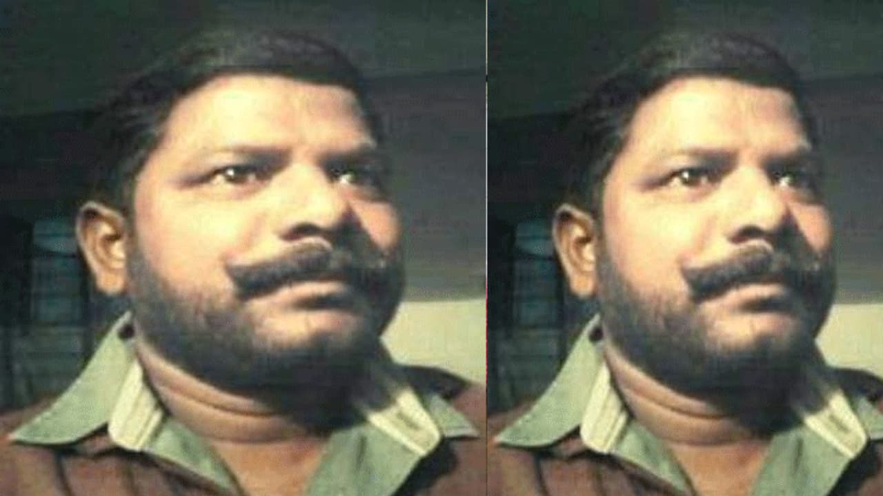 కళ్లల్లో కారం కొట్టి.. సవతి తల్లిని కిరాతకంగా చంపిన కానిస్టేబుల్ కళ్లల్లో కారం కొట్టి.. సవతి తల్లిని కిరాతకంగా చంపిన కానిస్టేబుల్