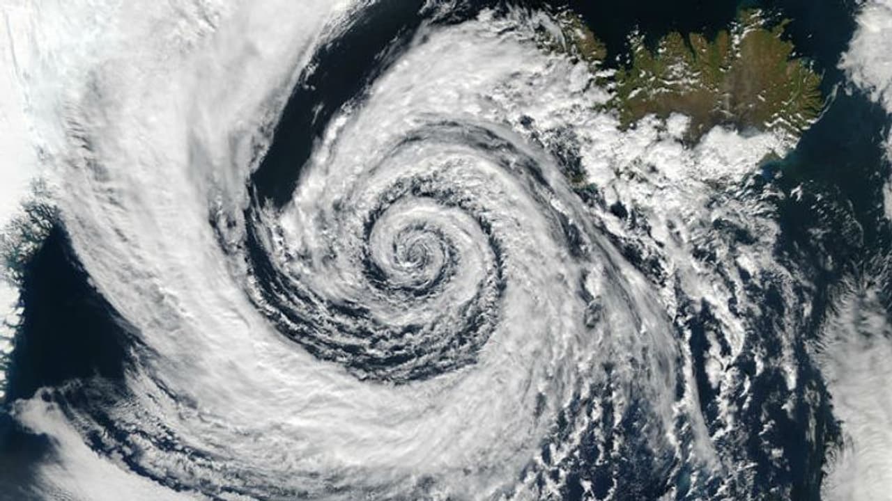 আয়লা, হুদহুদ, ফণি কীভাবে হয় সাইক্লোনের নামকরণ, আপনিও কি নাম দিতে পারেন