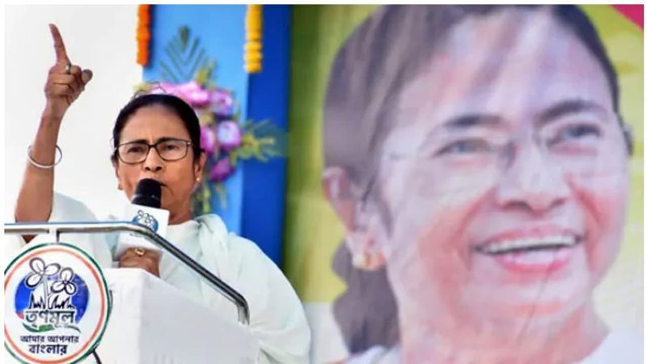 'അങ്ങനെയുള്ള ഒരാളെയെങ്കിലും കാണിച്ചുതരാമോ'; മോദിയെ വെല്ലുവിളിച്ച് മമത 'അങ്ങനെയുള്ള ഒരാളെയെങ്കിലും കാണിച്ചുതരാമോ'; മോദിയെ വെല്ലുവിളിച്ച് മമത