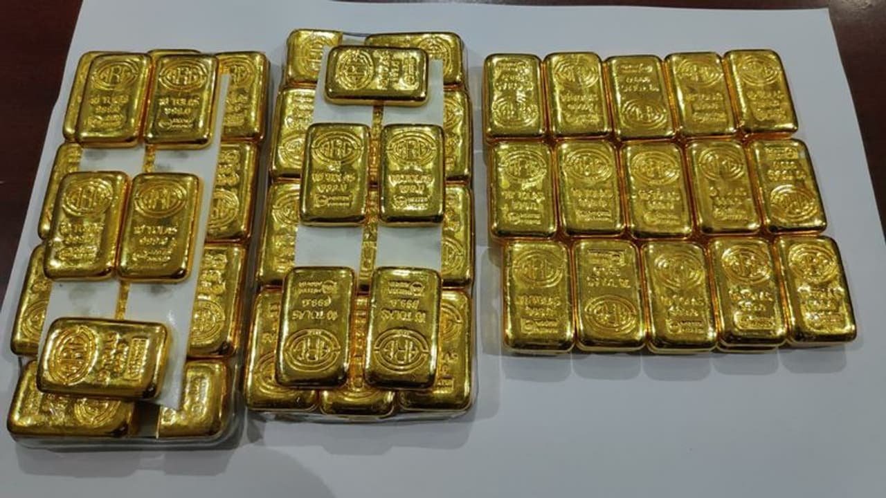 శంషాబాద్ విమానాశ్రయంలో భారీగా బంగారం పట్టివేత శంషాబాద్ విమానాశ్రయంలో భారీగా బంగారం పట్టివేత