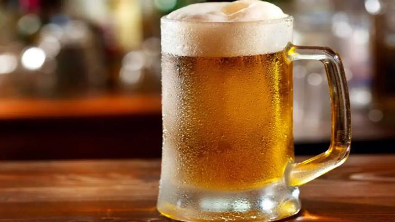 ದೇವರ ವಿಗ್ರಹಕ್ಕೆ ಬಿಯರ್ ಸುರಿದು ಅಭಿಷೇಕ ಮಾಡಿದ ಉದ್ಯಮಿ ದೇವರ ವಿಗ್ರಹಕ್ಕೆ ಬಿಯರ್ ಸುರಿದು ಅಭಿಷೇಕ ಮಾಡಿದ ಉದ್ಯಮಿ