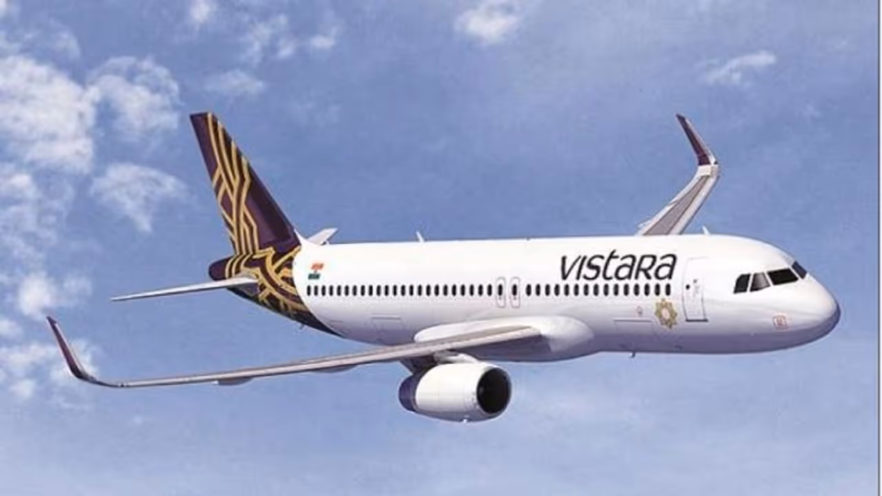 മലയാളി യാത്രക്കാരോട് കൊടുംചതി! ഭക്ഷണമില്ല, താമസവുമില്ല; വിമാനം അവസാന നിമിഷം വീണ്ടും റദ്ദാക്കി വിസ്താര