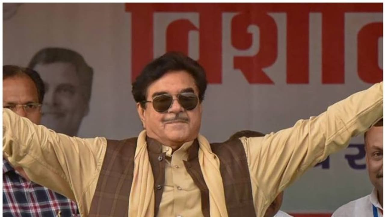 ആസ്തി 112 കോടി, സ്വന്തമായുളളത് 7 കാറുകൾ; ശത്രുഘ്നൻ സിൻഹയുടെ സത്യവാങ്മൂലം ആസ്തി 112 കോടി, സ്വന്തമായുളളത് 7 കാറുകൾ; ശത്രുഘ്നൻ സിൻഹയുടെ സത്യവാങ്മൂലം