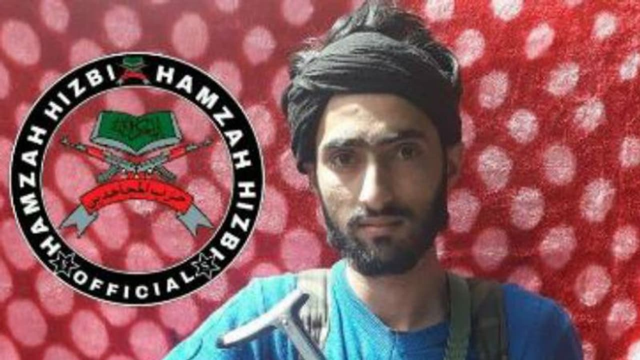 Youth shuns militancy, returns to family in Pulwama