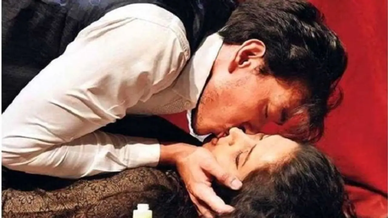 ನಾಟಕ ಕುಲಗೆಡಿಸಿದ ಆ ಒಂದು ಲಿಪ್ ಲಾಕ್..! ಮುಂದೆ ಆಗಿದ್ದೆಲ್ಲ ? ನಾಟಕ ಕುಲಗೆಡಿಸಿದ ಆ ಒಂದು ಲಿಪ್ ಲಾಕ್..! ಮುಂದೆ ಆಗಿದ್ದೆಲ್ಲ ?