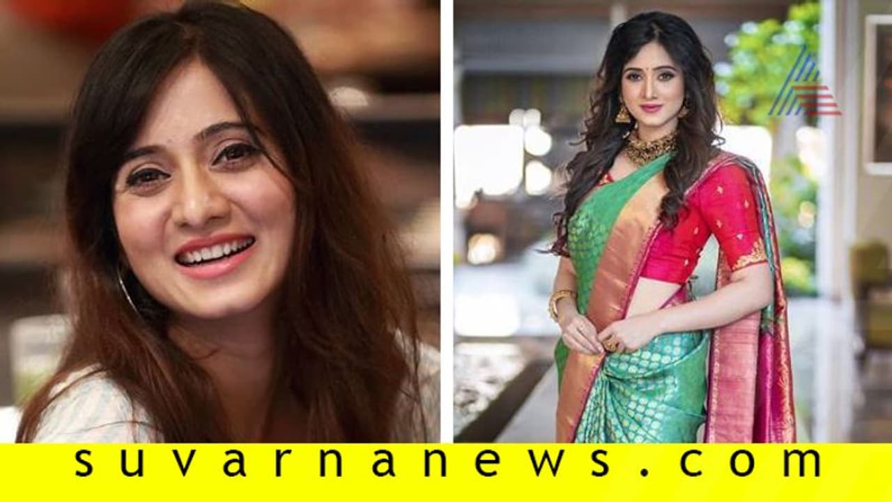 ಹುಟ್ಟುಹಬ್ಬ ಆಚರಿಸಿಕೊಂಡ ನಟಿಗೆ ಸ್ಮೈಲಿಂಗ್ ಕ್ವೀನ್ ಬಿರುದು! ಹುಟ್ಟುಹಬ್ಬ ಆಚರಿಸಿಕೊಂಡ ನಟಿಗೆ ಸ್ಮೈಲಿಂಗ್ ಕ್ವೀನ್ ಬಿರುದು!