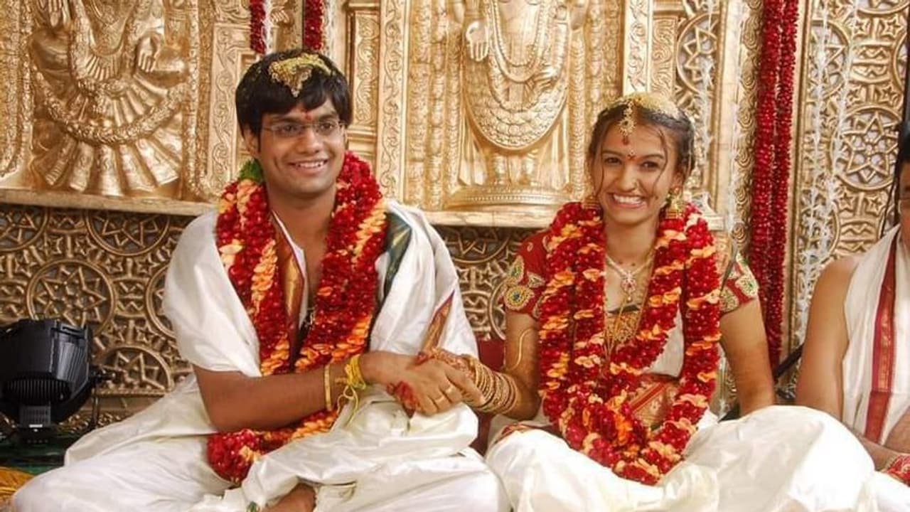 సింధుశర్మ ఒడికి చేరిన రిషిత, వశిష్ట వద్ద రెండు రోజులు: హైకోర్టు సింధుశర్మ ఒడికి చేరిన రిషిత, వశిష్ట వద్ద రెండు రోజులు: హైకోర్టు