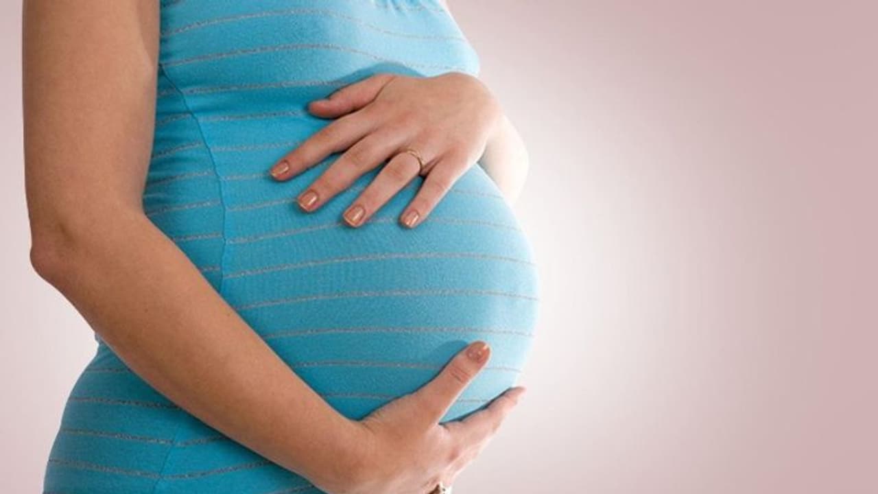 20 కి.మీ నడిచిన గర్భిణీ: రక్త స్రావంతో తల్లీ బిడ్డ మృతి