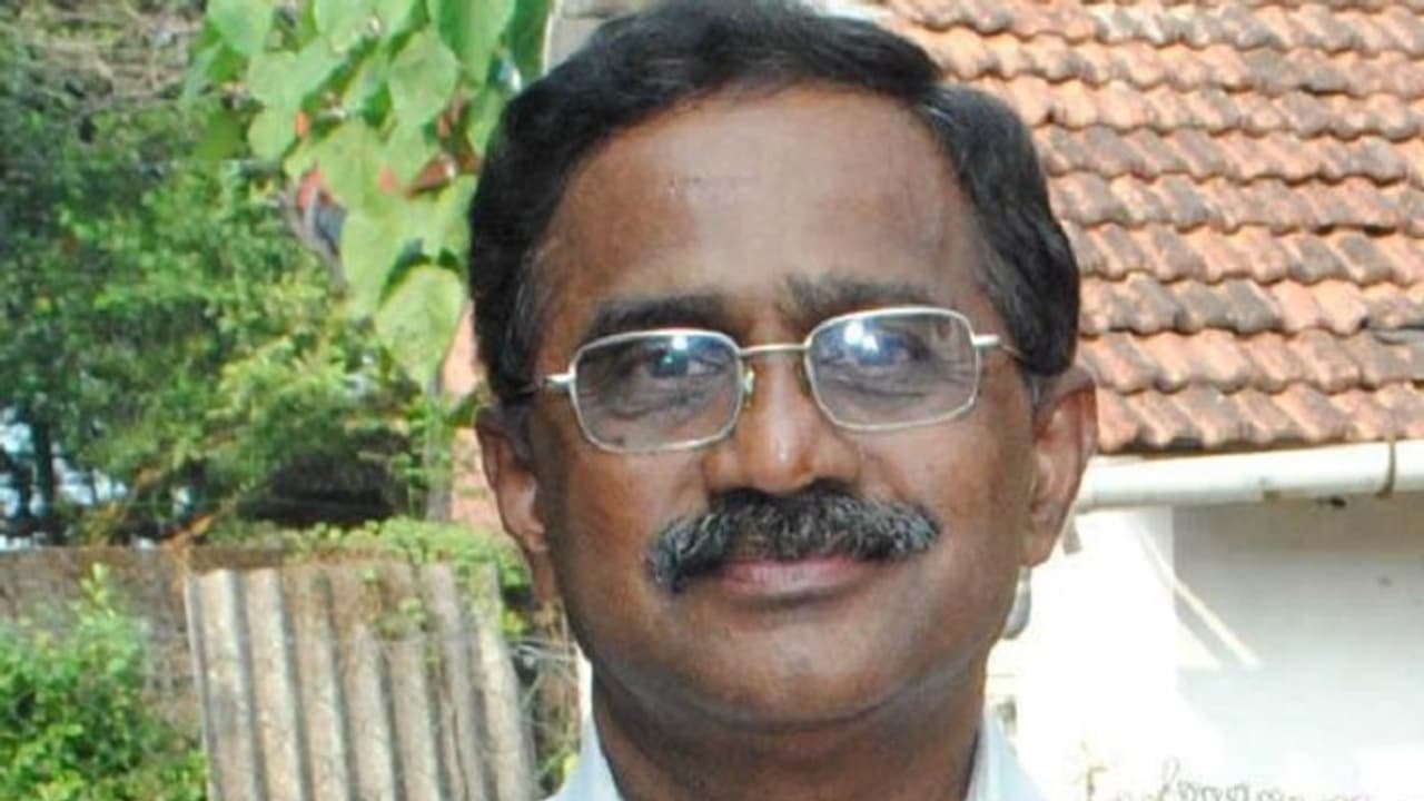 ಮೋದಿ ವಿರುದ್ಧ ಸ್ಪರ್ಧಿಸಿದ್ದ ಇಬ್ಬರೂ ಕನ್ನಡಿಗರ ನಾಮಪತ್ರ ತಿರಸ್ಕೃತ! ಮೋದಿ ವಿರುದ್ಧ ಸ್ಪರ್ಧಿಸಿದ್ದ ಇಬ್ಬರೂ ಕನ್ನಡಿಗರ ನಾಮಪತ್ರ ತಿರಸ್ಕೃತ!