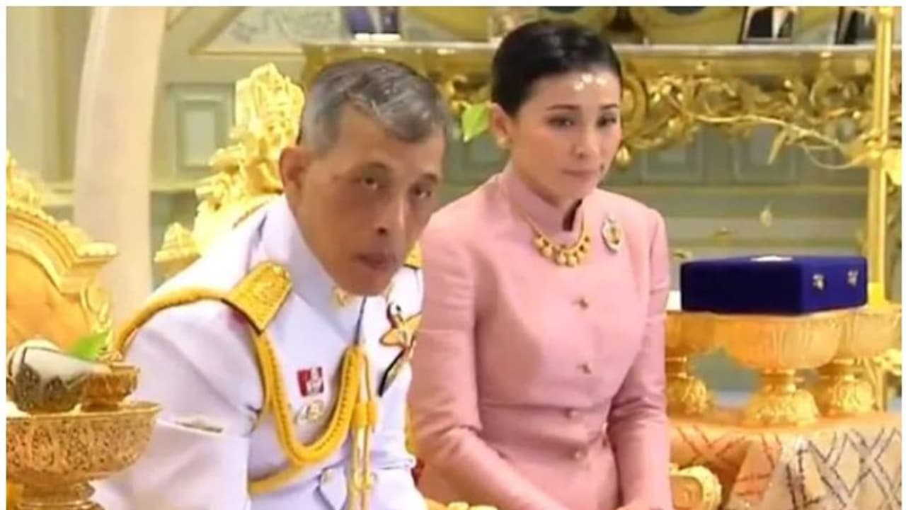 കീരീടധാരണത്തിന് തൊട്ടുമുമ്പ് ബോഡിഗാര്‍ഡിനെ വിവാഹം കഴിച്ച് 66 കാരനായ തായ് രാജാവ്