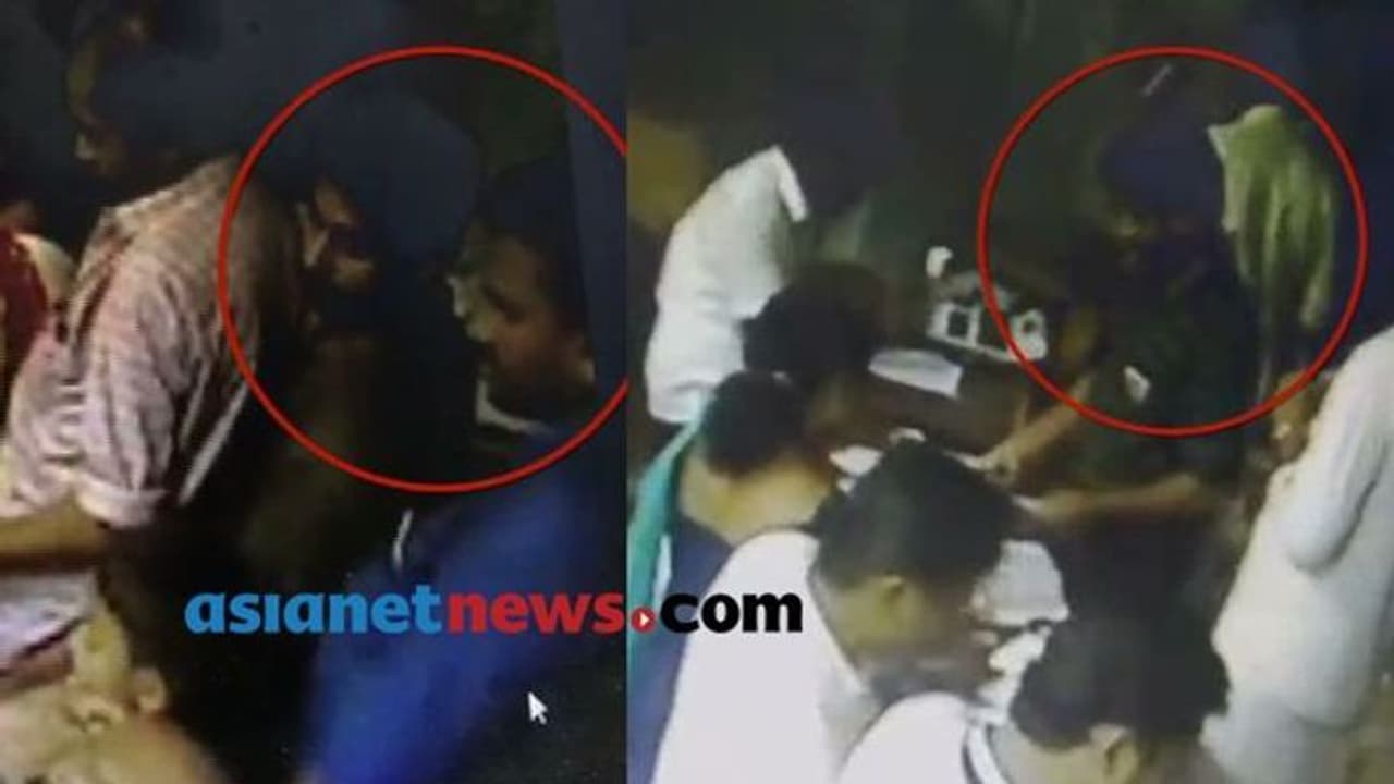 കാസർകോട്ടെ കള്ളവോട്ട്; ഹിയറിംഗിന് ഹാജരാകാത്തയാളെ അറസ്റ്റ് ചെയ്യുമെന്ന് കളക്ടർ കാസർകോട്ടെ കള്ളവോട്ട്; ഹിയറിംഗിന് ഹാജരാകാത്തയാളെ അറസ്റ്റ് ചെയ്യുമെന്ന് കളക്ടർ