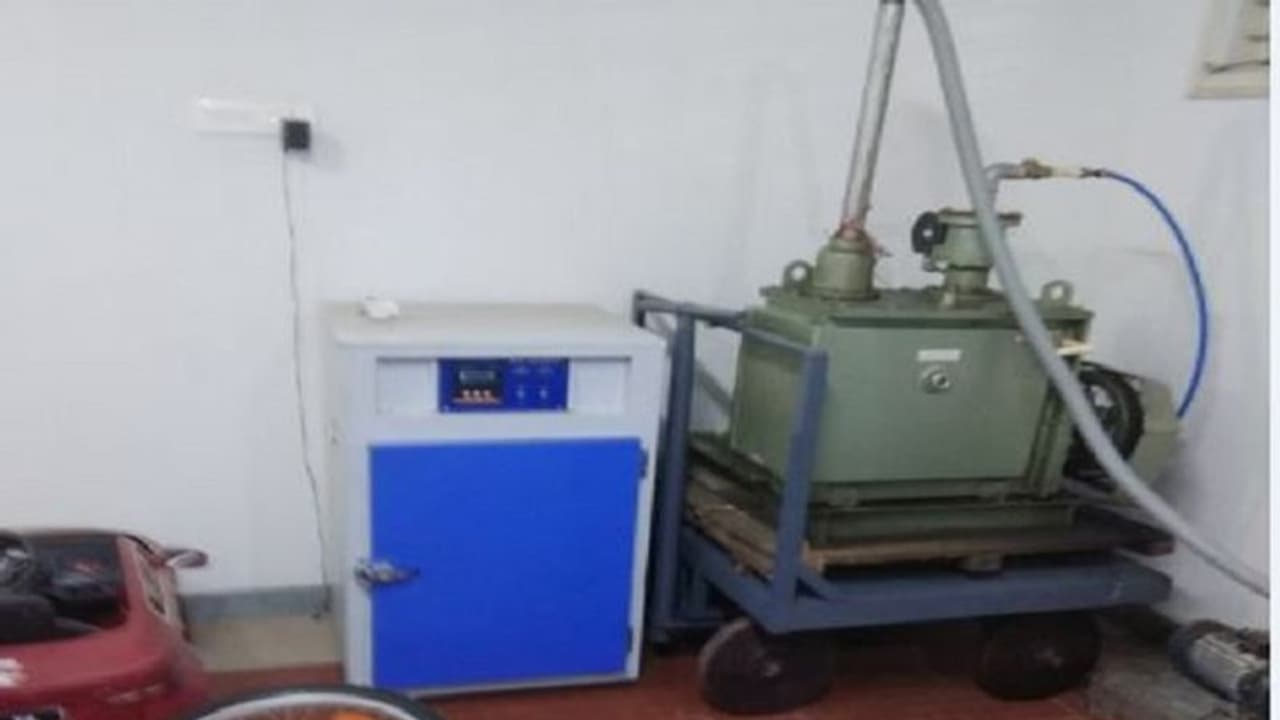 ಅಬ್ಬಬ್ಬಾ... ಬೆಂಗಳೂರು ಡ್ರಗ್ಸ್ ಡೀಲರ್ ಗಳ ಬಳಿ ಸಿಕ್ಕ ಯಂತ್ರ ಹೇಳಿದ ಕತೆ! ಅಬ್ಬಬ್ಬಾ... ಬೆಂಗಳೂರು ಡ್ರಗ್ಸ್ ಡೀಲರ್ ಗಳ ಬಳಿ ಸಿಕ್ಕ ಯಂತ್ರ ಹೇಳಿದ ಕತೆ!