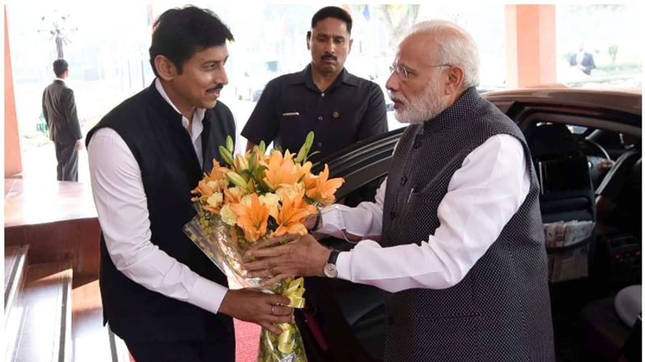 'സൈന്യം മോദിക്കൊപ്പമെന്ന്'; രാജ്യവര്ദ്ധന് സിംഗ് റാത്തോഡും കുരുക്കില് 'സൈന്യം മോദിക്കൊപ്പമെന്ന്'; രാജ്യവര്ദ്ധന് സിംഗ് റാത്തോഡും കുരുക്കില്