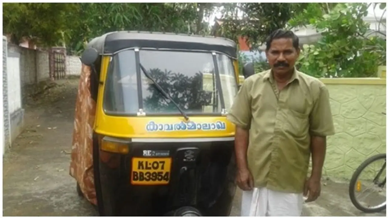 மகன் சூப்பர் டூப்பர் ஹிட் பட ஹீரோ....அப்பா இன்னும் ஆட்டோ டிரைவர்... மகன் சூப்பர் டூப்பர் ஹிட் பட ஹீரோ....அப்பா இன்னும் ஆட்டோ டிரைவர்...