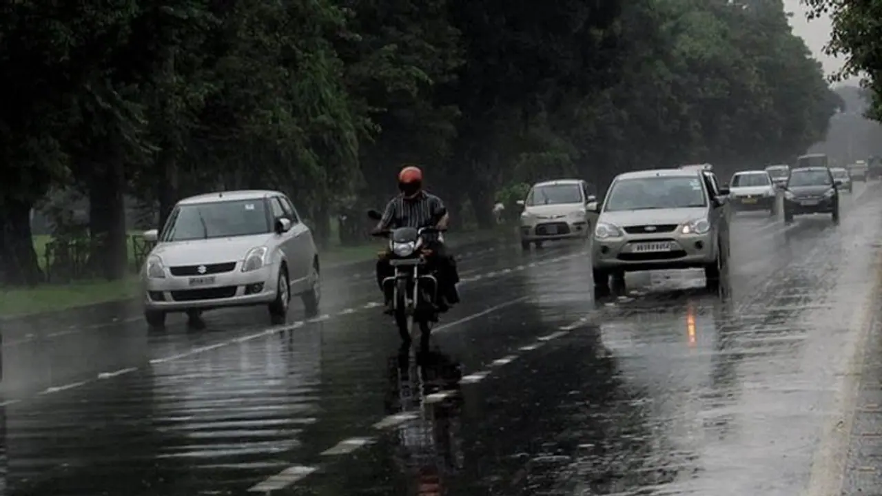 ಉರಿ ಬಿಸಿಲಿನ ನಡುವೆ ಹವಾಮಾನ ಇಲಾಖೆಯಿಂದ ಆತಂಕದ ವರದಿ ಉರಿ ಬಿಸಿಲಿನ ನಡುವೆ ಹವಾಮಾನ ಇಲಾಖೆಯಿಂದ ಆತಂಕದ ವರದಿ