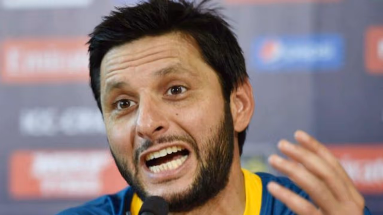 இந்தியாவில் சில பேரு குப்பையில் இருந்து எடுத்து சாப்புடுறாங்க.. வரம்பை மீறிய அஃப்ரிடியின் அதிகப்பிரசங்கித்தனம்