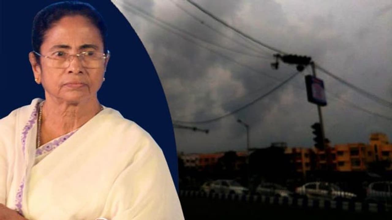 জারি সতর্কবার্তা, মমতার চাপ বাড়াচ্ছে ফণী জারি সতর্কবার্তা, মমতার চাপ বাড়াচ্ছে ফণী
