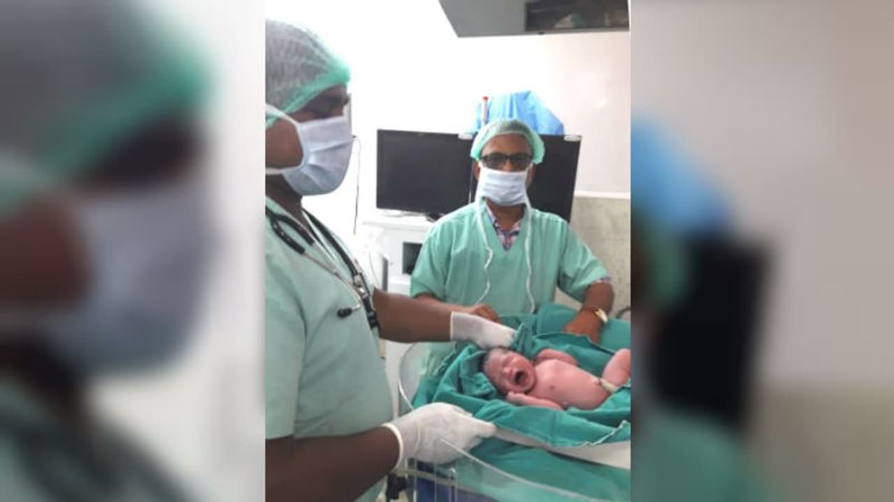 డెలీవరీని వీడియో తీసి వాట్సాప్లో పోస్ట్ చేసిన హెడ్ నర్స్ డెలీవరీని వీడియో తీసి వాట్సాప్లో పోస్ట్ చేసిన హెడ్ నర్స్