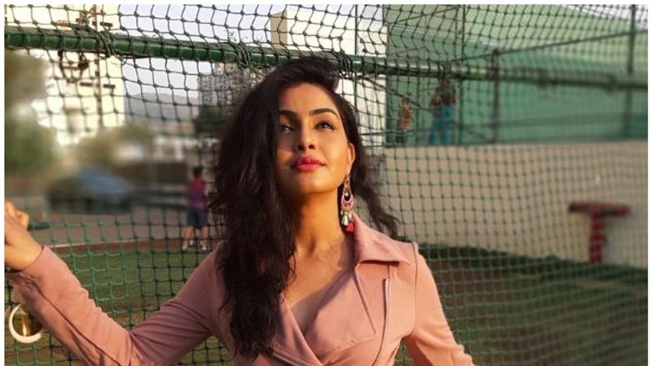 പതിനാറാം വയസില് വിവാഹം; കരിയറില് തിളങ്ങിയത് ഭര്ത്താവിന്റെ പിന്തുണ കൊണ്ടു മാത്രം: നടി ശുഭാംഗി പറയുന്നു പതിനാറാം വയസില് വിവാഹം; കരിയറില് തിളങ്ങിയത് ഭര്ത്താവിന്റെ പിന്തുണ കൊണ്ടു മാത്രം: നടി ശുഭാംഗി പറയുന്നു