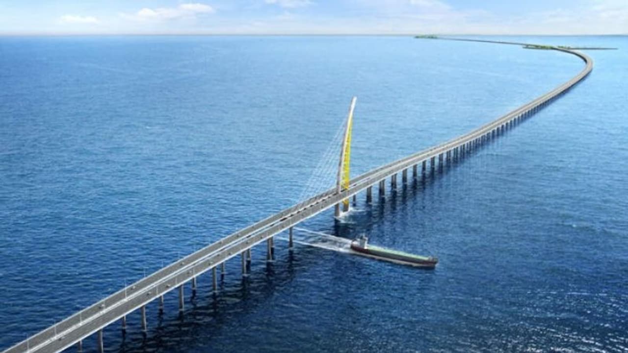 ശൈഖ് ജാബിര് പാലത്തില് നിന്ന് താഴേക്ക് ചാടി ആത്മഹത്യയ്ക്ക് ശ്രമിച്ച യുവതിയെ രക്ഷിച്ചു ശൈഖ് ജാബിര് പാലത്തില് നിന്ന് താഴേക്ക് ചാടി ആത്മഹത്യയ്ക്ക് ശ്രമിച്ച യുവതിയെ രക്ഷിച്ചു