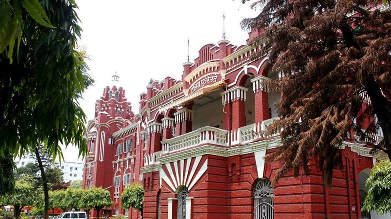 মধ্যরাতেই শহরে হানা ফণী র, বন্ধ হল ট্রেন চলাচল