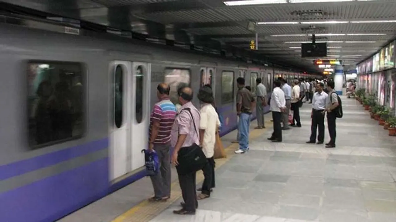 মেট্রো যাত্রীদের জন্য় সুখবর,রবিবারেও চলবে কলকাতা মেট্রো রেল মেট্রো যাত্রীদের জন্য় সুখবর,রবিবারেও চলবে কলকাতা মেট্রো রেল