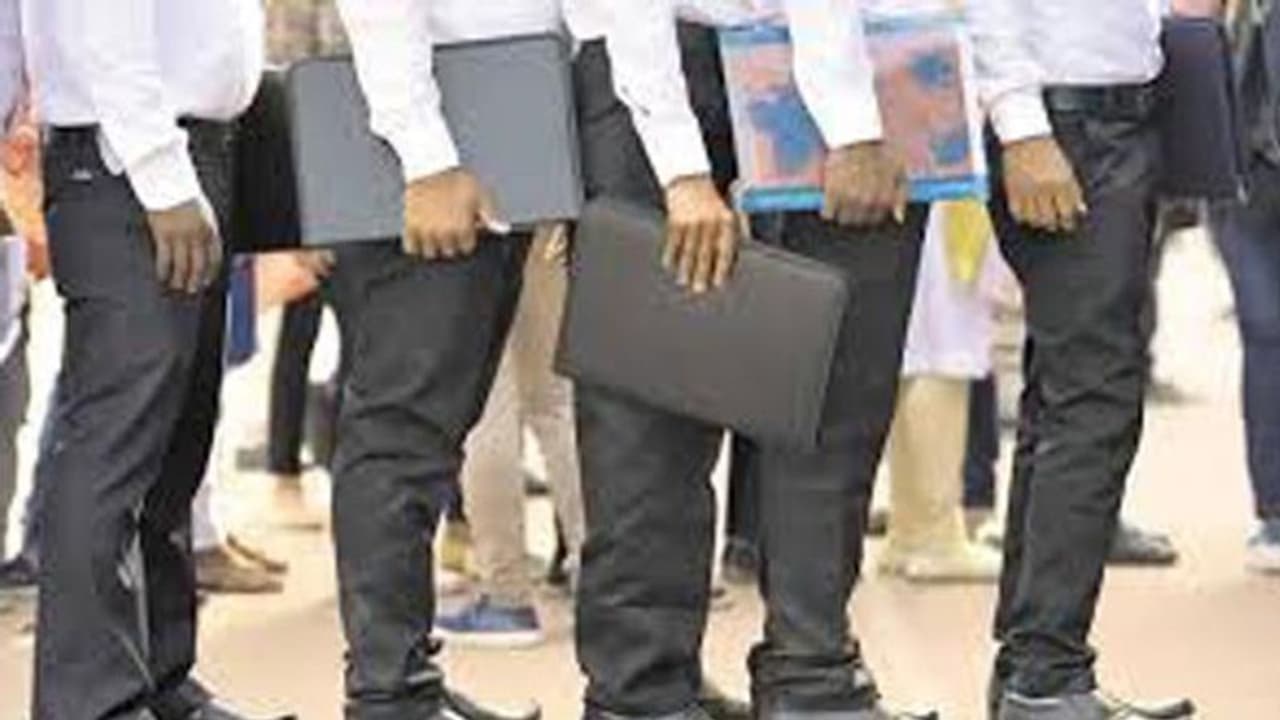 India Unemployment Rate: 16 மாதங்களில் இல்லாதது! டிசம்பரில் வேலையின்மை 8.30 சதவீதமாக அதிகரிப்பு: சிஎம்ஐஇ தகவல் India Unemployment Rate: 16 மாதங்களில் இல்லாதது! டிசம்பரில் வேலையின்மை 8.30 சதவீதமாக அதிகரிப்பு: சிஎம்ஐஇ தகவல்