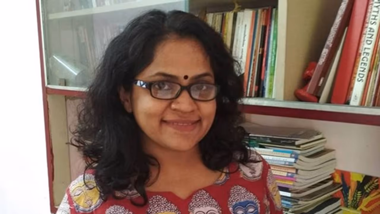 നടി ആക്രമിക്കപ്പെട്ട കേസിലെ മെമ്മറികാര്ഡ്; സര്ക്കാരിനെതിരെ വിമര്ശനവുമായി വിധു വിന്സെന്റ് നടി ആക്രമിക്കപ്പെട്ട കേസിലെ മെമ്മറികാര്ഡ്; സര്ക്കാരിനെതിരെ വിമര്ശനവുമായി വിധു വിന്സെന്റ്