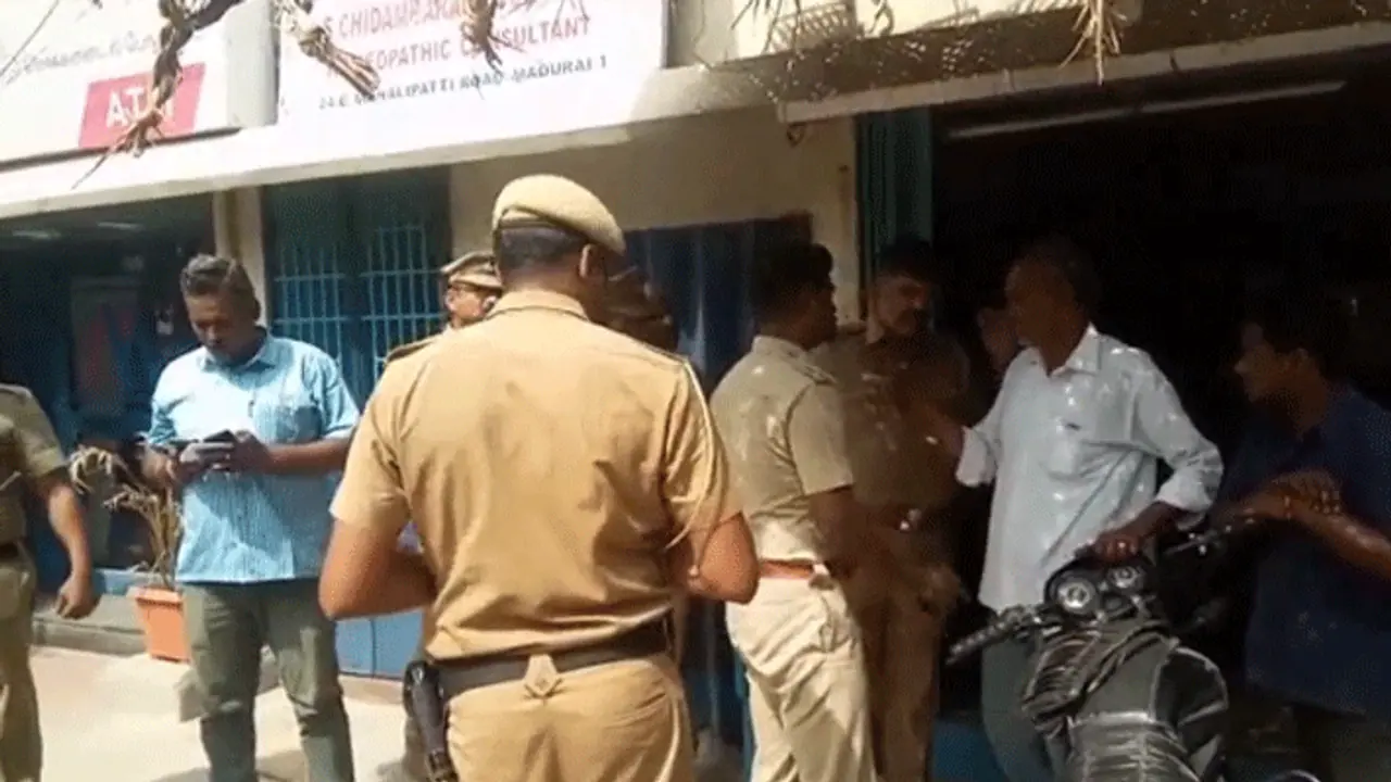 பட்டப்பகலில் அதிமுக பிரமுகர் ஓட ஓட விரட்டி படுகொலை..! பட்டப்பகலில் அதிமுக பிரமுகர் ஓட ஓட விரட்டி படுகொலை..!