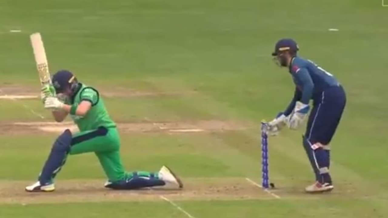 ವಿವಾದಿತ ಸ್ಟಂಪ್ ಔಟ್ ಮಂಕಡಿಂಗ್ ಹೋಲಿಸಿದ ಟ್ವಿಟರಿಗರು! ವಿವಾದಿತ ಸ್ಟಂಪ್ ಔಟ್ ಮಂಕಡಿಂಗ್ ಹೋಲಿಸಿದ ಟ್ವಿಟರಿಗರು!