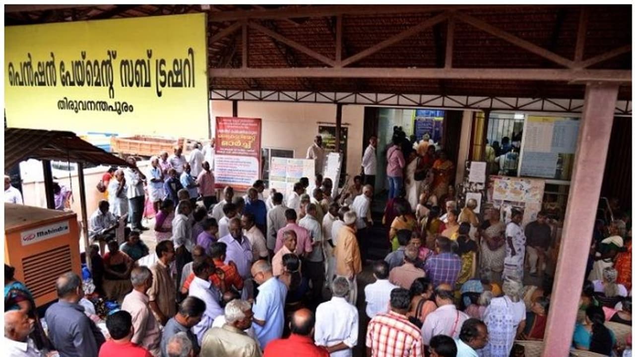 ഒരു സിറ്റിങ് പോലും നടത്താതെ പുനഃപരിശോധന കമ്മിറ്റിയുടെ കാലാവധി കഴിയാറായി; പങ്കാളിത്ത പെന്ഷന് ജീവനക്കാര് ആശങ്കയില് ഒരു സിറ്റിങ് പോലും നടത്താതെ പുനഃപരിശോധന കമ്മിറ്റിയുടെ കാലാവധി കഴിയാറായി; പങ്കാളിത്ത പെന്ഷന് ജീവനക്കാര് ആശങ്കയില്