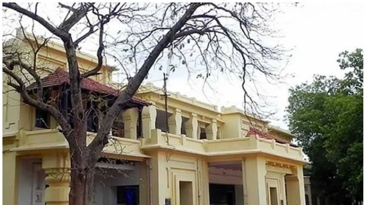 Viswabharati VC: বিশ্বভারতীর উপাচার্যকে অনলাইন বৈঠকে গালিগালাজ, বিতর্ক Viswabharati VC: বিশ্বভারতীর উপাচার্যকে অনলাইন বৈঠকে গালিগালাজ, বিতর্ক