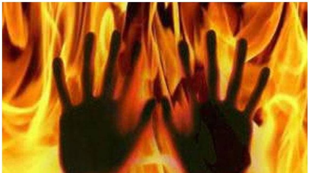 கொழுந்து விட்டு எரிந்த தீ.. உடல் கருகி பலியான 3 வயது குழந்தை.. நெஞ்சை பதறவைத்த சம்பவம்!!