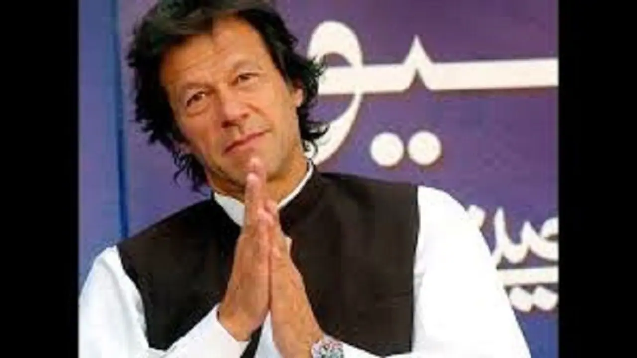 Imran Khan breaks diplomatic protocol yet again; Twitter can’t keep calm
