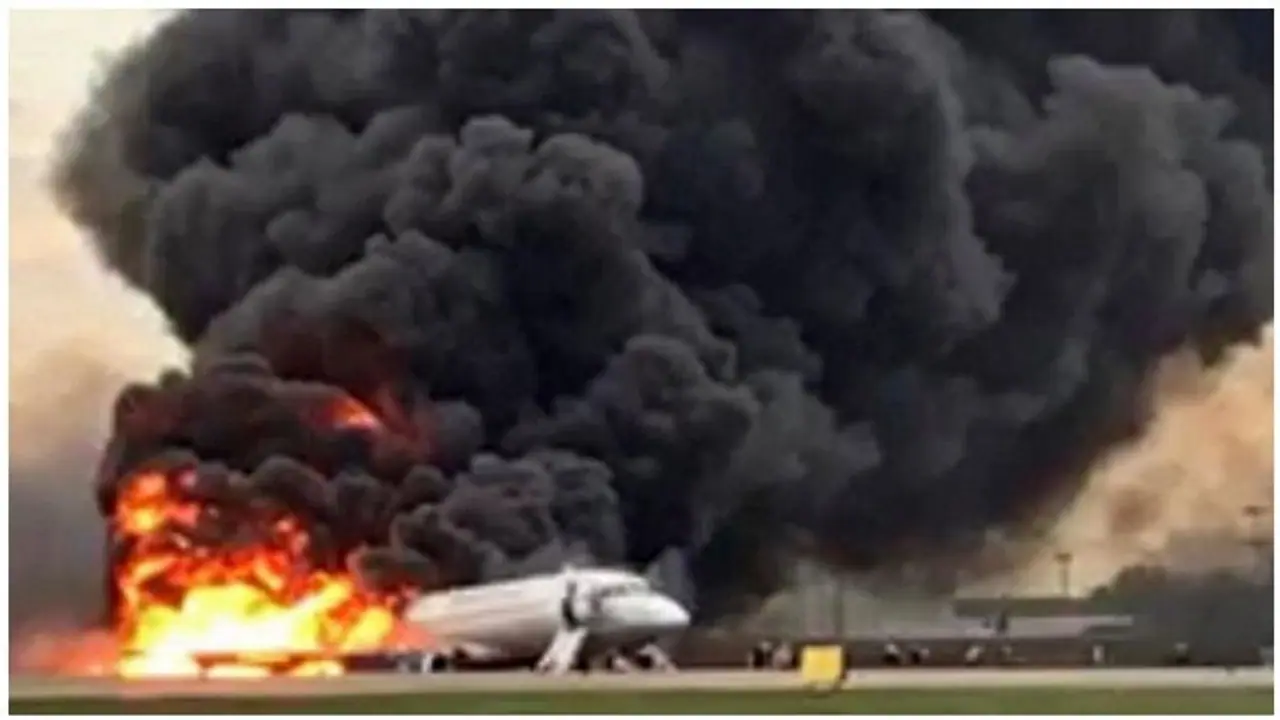 41 பேரைப் பலிகொண்ட ரஷ்ய விமான விபத்தில் இறப்பதற்கு பயணி எடுத்த பரிதாப வீடியோ... 41 பேரைப் பலிகொண்ட ரஷ்ய விமான விபத்தில் இறப்பதற்கு பயணி எடுத்த பரிதாப வீடியோ...