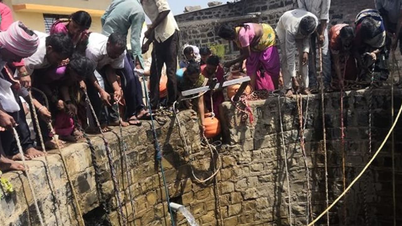 ಬೀದರ್ನಲ್ಲಿ ಜಲಕ್ಷಾಮ: ನೀರು ಸೇದಲು ಹೋಗಿ ಗರ್ಭಪಾತ ಬೀದರ್ನಲ್ಲಿ ಜಲಕ್ಷಾಮ: ನೀರು ಸೇದಲು ಹೋಗಿ ಗರ್ಭಪಾತ