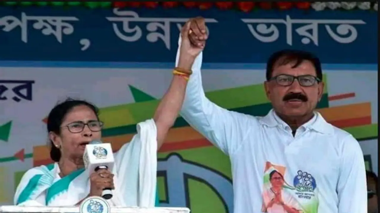 'হারাতে না পারলে সাংসদের জার্সি খুলে ফেলব', রাজীবকে সরাসরি চ্যালেঞ্জ প্রসূণের 'হারাতে না পারলে সাংসদের জার্সি খুলে ফেলব', রাজীবকে সরাসরি চ্যালেঞ্জ প্রসূণের