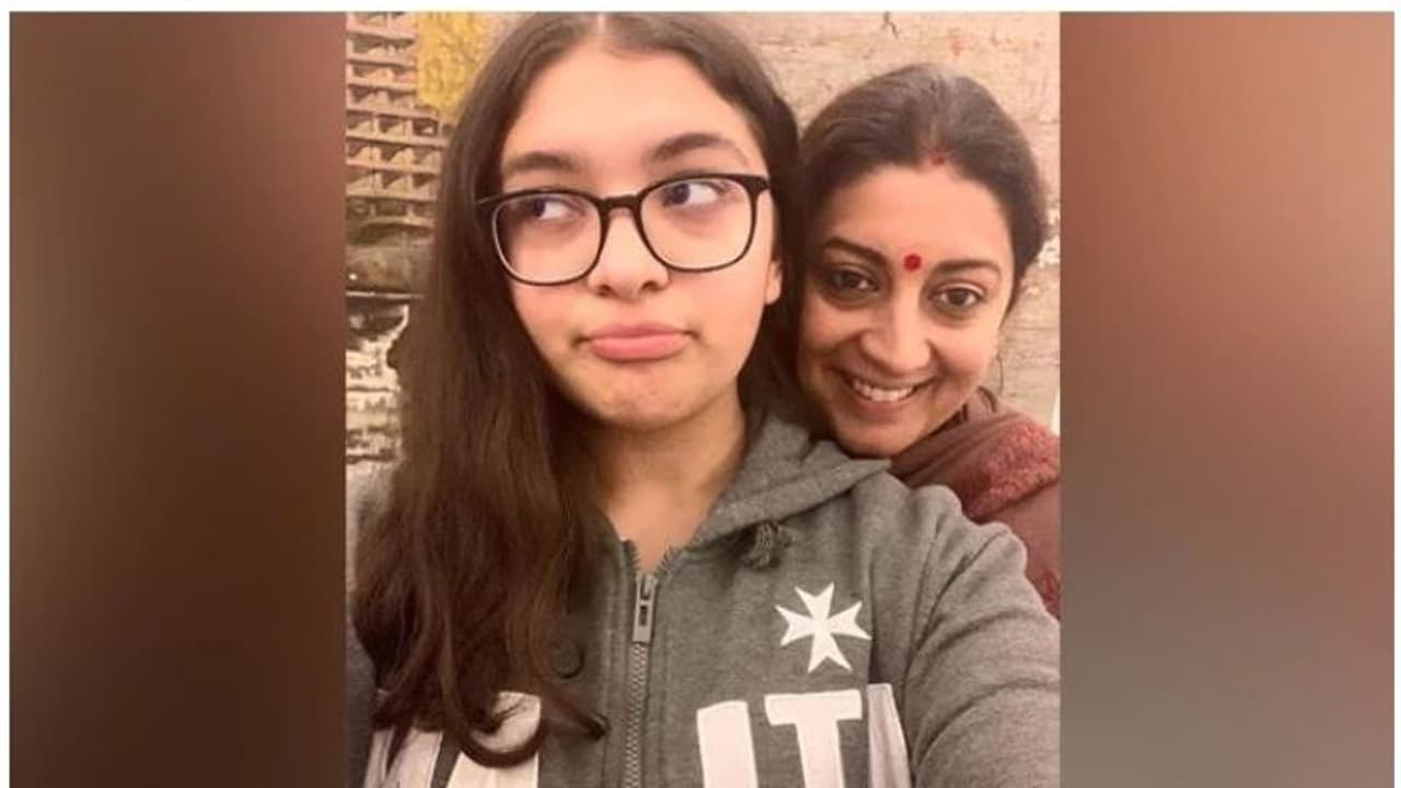 'വെല്ലുവിളികളെ തരണം ചെയ്ത് അവൾ നല്ല പ്രകടനം കാഴ്ചവെച്ചു'; സ്മൃതി ഇറാനിയുടെ മകൾക്ക് പത്താം ക്ലാസിൽ വിജയത്തിളക്കം 'വെല്ലുവിളികളെ തരണം ചെയ്ത് അവൾ നല്ല പ്രകടനം കാഴ്ചവെച്ചു'; സ്മൃതി ഇറാനിയുടെ മകൾക്ക് പത്താം ക്ലാസിൽ വിജയത്തിളക്കം