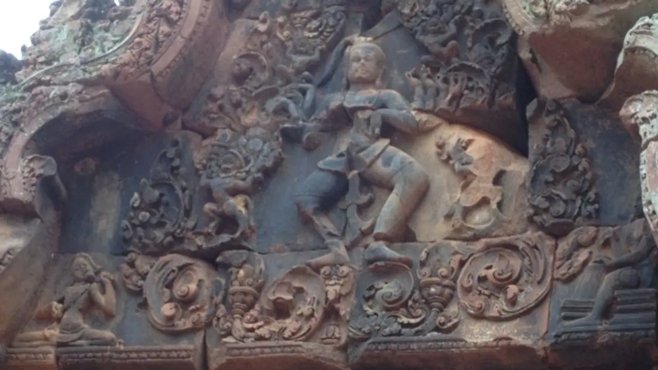 கம்போடியா கோவிலில் காரைக்கால் அம்மையாரின் சிற்பம்! கம்போடியா கோவிலில் காரைக்கால் அம்மையாரின் சிற்பம்!