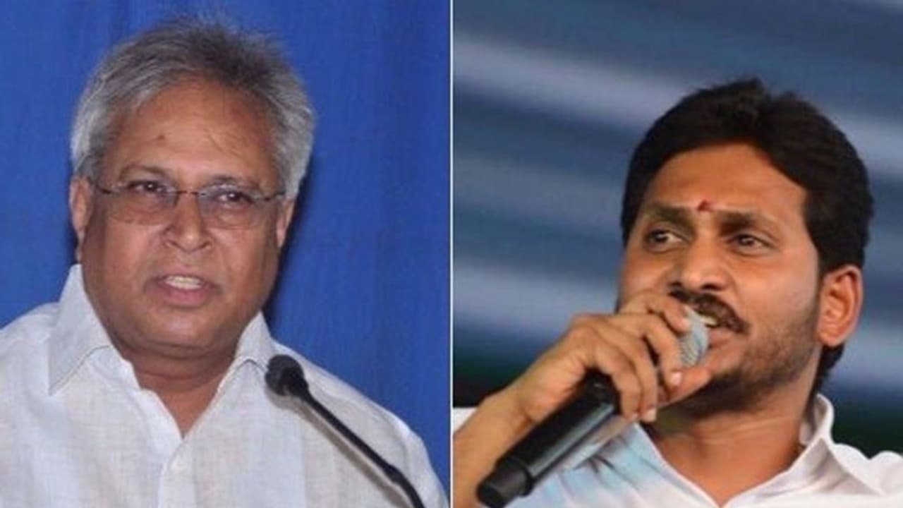 జగన్ బంపర్ ఆఫర్: వైసిపిలోకి ఉండవల్లి అరుణ్ కుమార్ జగన్ బంపర్ ఆఫర్: వైసిపిలోకి ఉండవల్లి అరుణ్ కుమార్