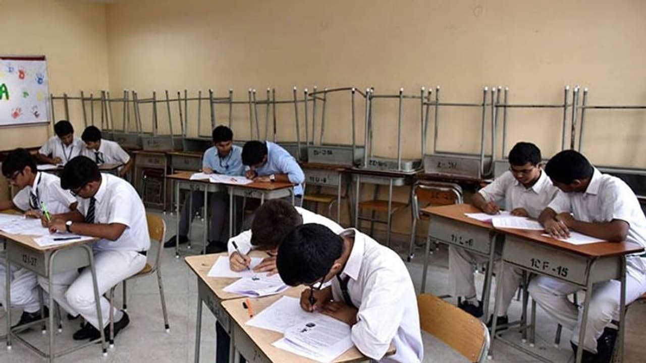 CBSC ने 9वीं से 12वीं तक का एग्जाम पैटर्न बदला, 10 फीसदी कम पूछे जाएंगे लॉन्ग और शॉर्ट सवाल CBSC ने 9वीं से 12वीं तक का एग्जाम पैटर्न बदला, 10 फीसदी कम पूछे जाएंगे लॉन्ग और शॉर्ट सवाल