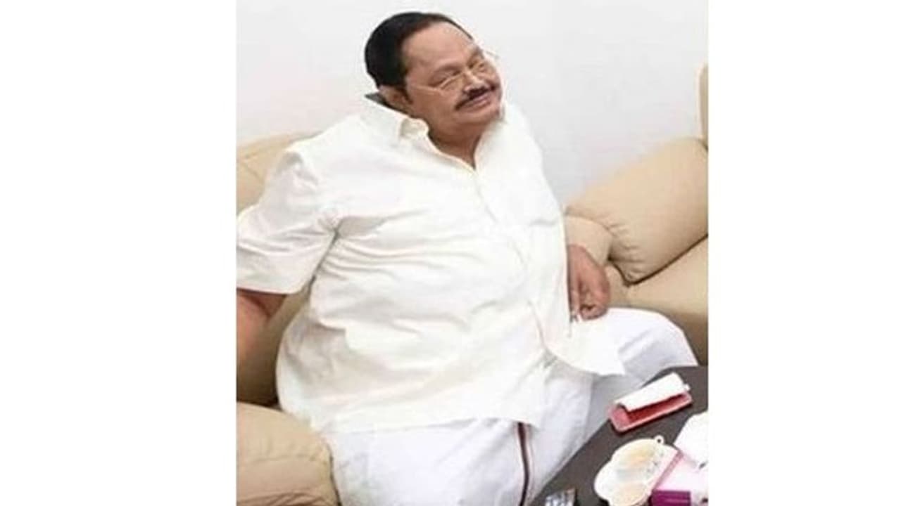 கோஷ்டி இல்லன்னா நல்லா இருக்காது... நானே வந்து ரெடி பண்ணி தர்றேன்! கலகலக்க வைத்த துரைமுருகன்... கோஷ்டி இல்லன்னா நல்லா இருக்காது... நானே வந்து ரெடி பண்ணி தர்றேன்! கலகலக்க வைத்த துரைமுருகன்...