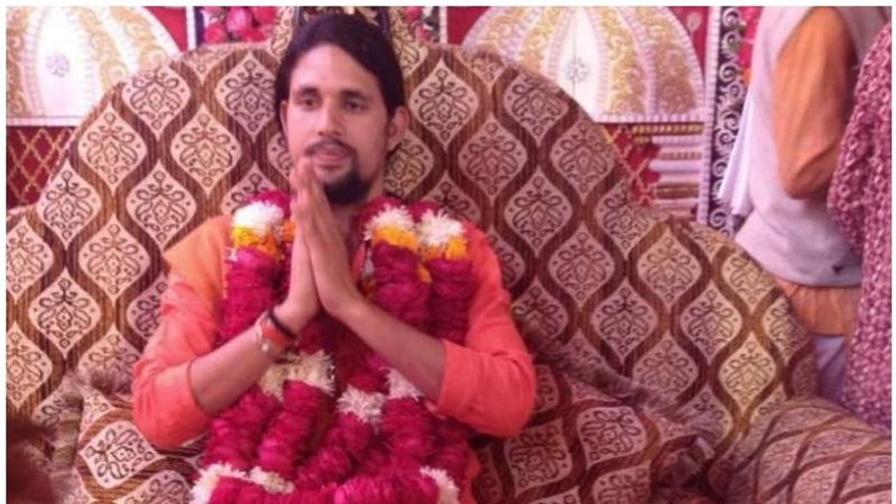 പ്രാര്ത്ഥനയ്ക്കെത്തിയ സ്ത്രീകളോട് അപമര്യാദയായി പെരുമാറി; ആത്മീയ ഗുരു അറസ്റ്റില് പ്രാര്ത്ഥനയ്ക്കെത്തിയ സ്ത്രീകളോട് അപമര്യാദയായി പെരുമാറി; ആത്മീയ ഗുരു അറസ്റ്റില്