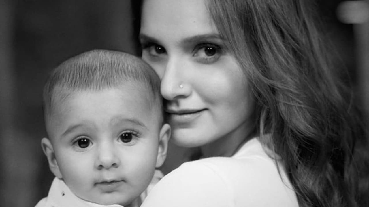 లాంగ్ గ్యాప్ తర్వాత: కుమారుడితో సానియా, ఫోటో వైరల్ లాంగ్ గ్యాప్ తర్వాత: కుమారుడితో సానియా, ఫోటో వైరల్