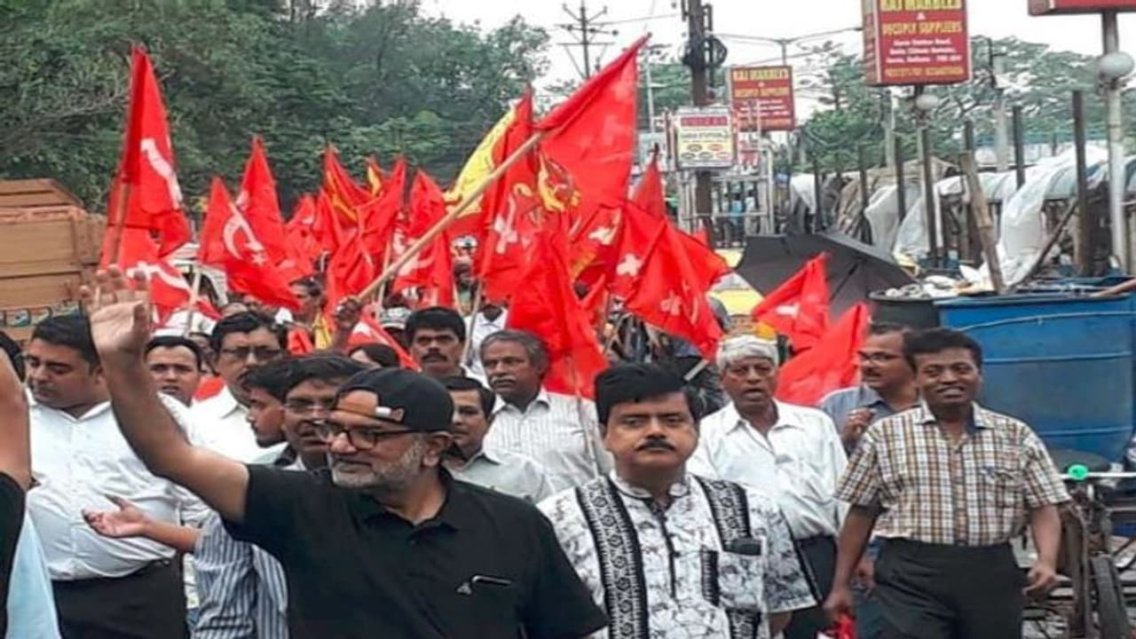 আরাবুলের ভাঙড়ে তৃণমূল নেতাকে হুমকি, বিকাশের বিরুদ্ধে থানায় অভিযোগ দায়ের আরাবুলের ভাঙড়ে তৃণমূল নেতাকে হুমকি, বিকাশের বিরুদ্ধে থানায় অভিযোগ দায়ের