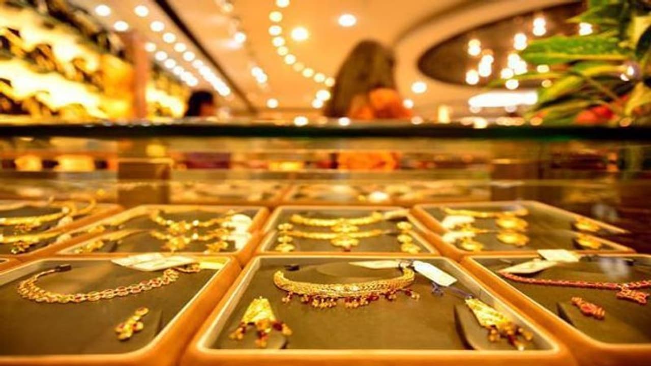 ಹೊಸ ತಿಂಗಳ ಭರ್ಜರಿ ಶುಭಾರಂಭ: ಇಳಿದ ಚಿನ್ನ, ಬೆಳ್ಳಿ ಬೆಲೆ!